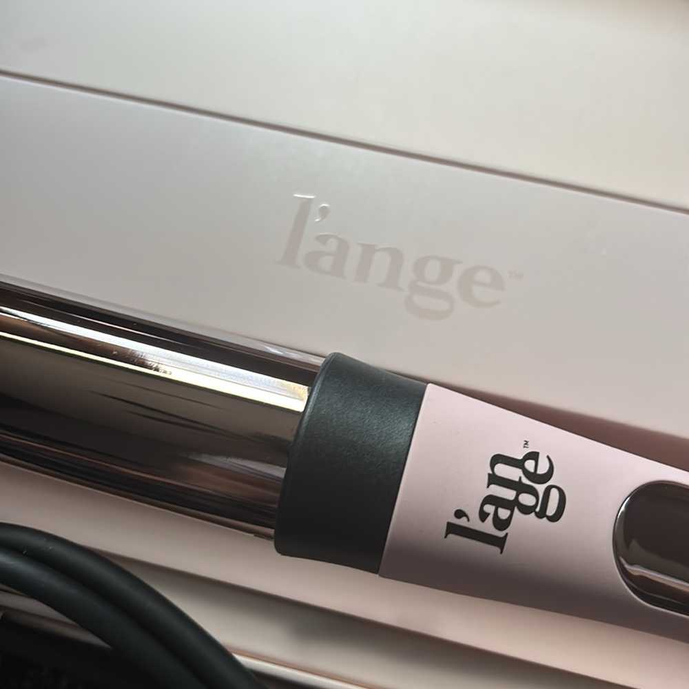 L’ange Blush Curling Wand for All Hair Types